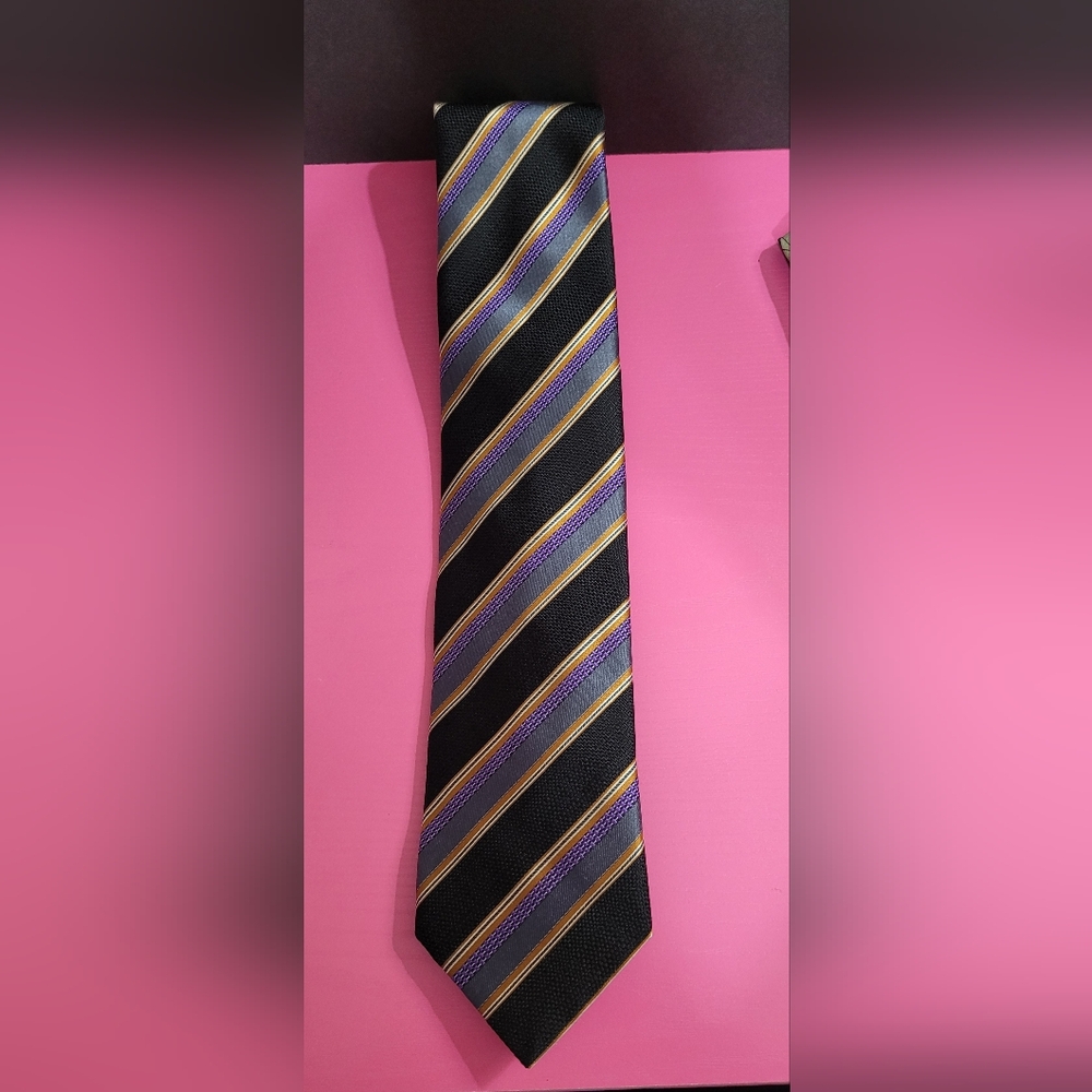 Geoff Nicholson 100% Silk Mens Tie Made In Italy Blach, Gold, Purple, And Grey